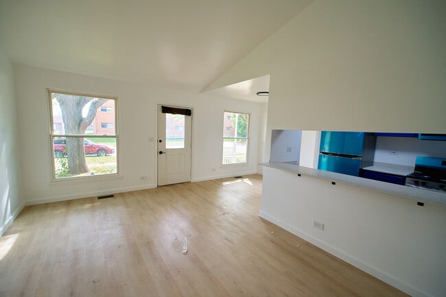Building Photo - 754 Lippert Ln