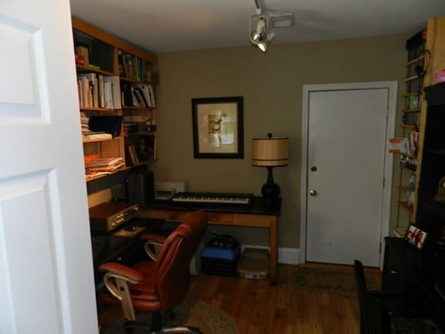 office (2nd bedroom) - 1069 Harrison Ave