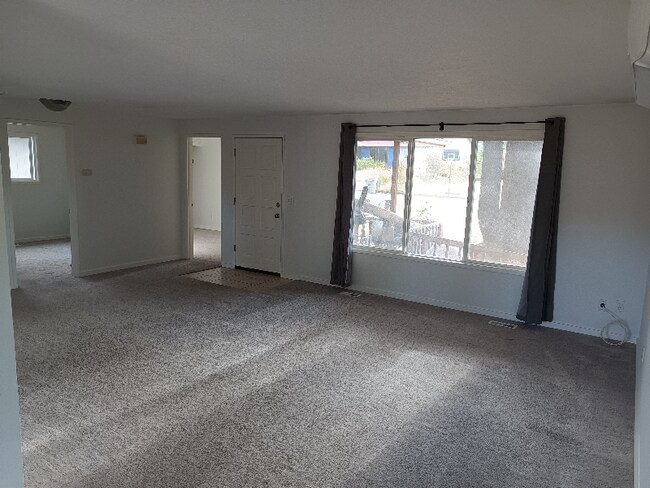 Building Photo - 635 SW 55th St