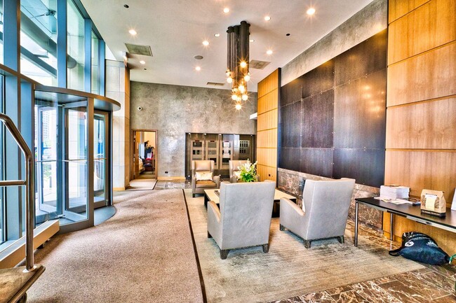 Foto del edificio - 450 E Waterside Dr
