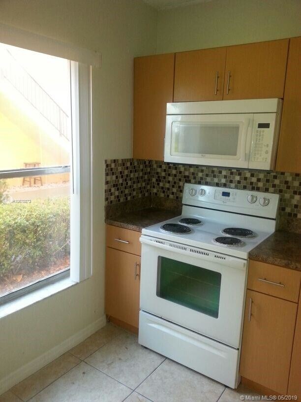 Foto del edificio - 4007 N University Dr