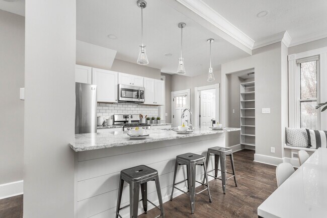 Foto del edificio - 213 E 15th St