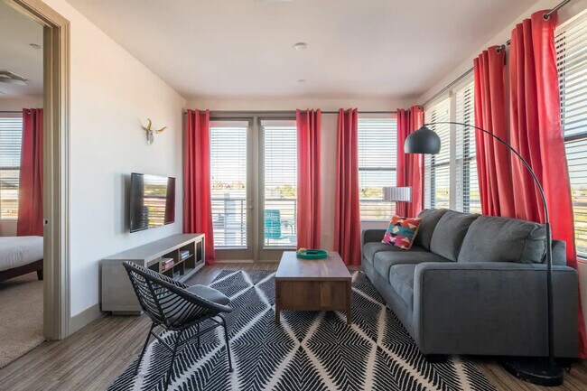 Foto del edificio - 555 N College Ave