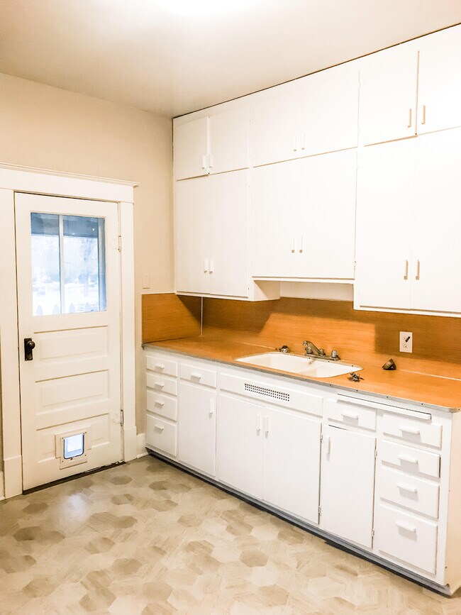 6 Apartments Apartments in Salem, OR