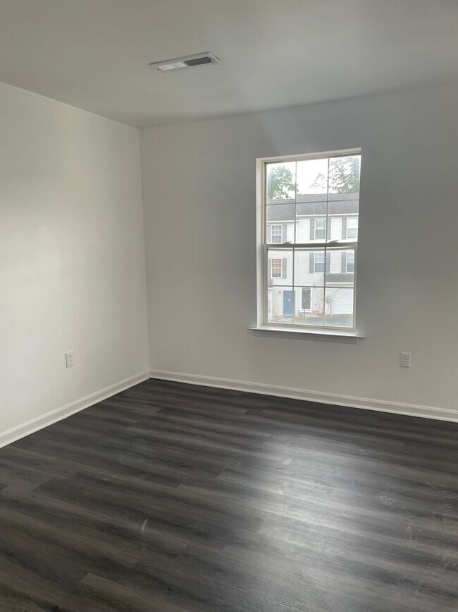 Foto del edificio - 3 Bedroom Town Home In Etters PA
