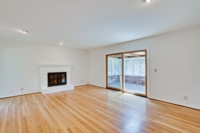 Foto del edificio - Single Story 3/2 in Well Established Neighborhood Near Branham High School with Air conditioning ...