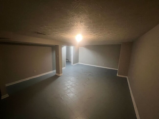 Building Photo - 1048 Hooven 2BR/1BA (Hamilton)