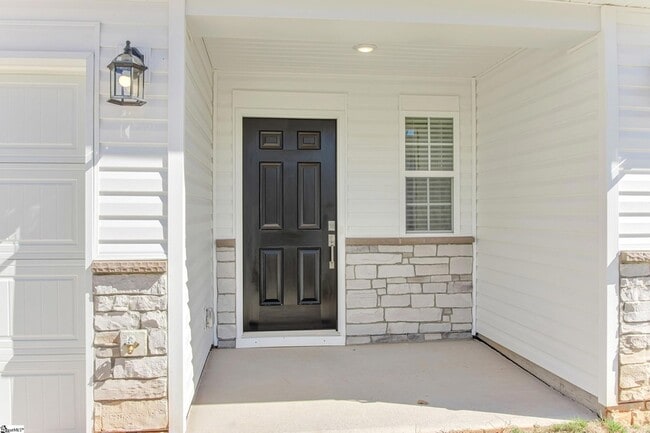 Building Photo - 3040 Willow Rd