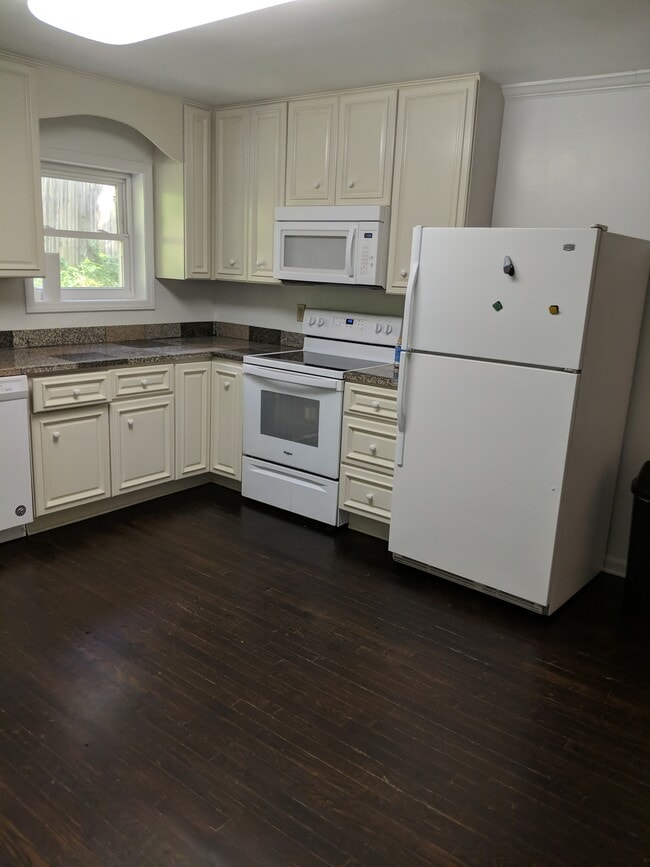 Building Photo - 609 Pearson Dr