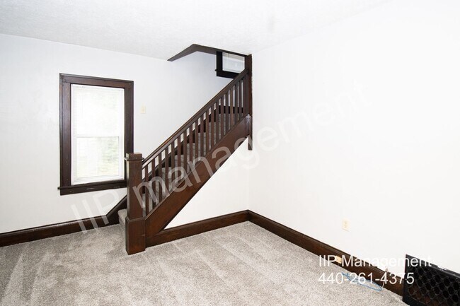 Foto del edificio - 4BR 1BA Akron Colonial with Garage