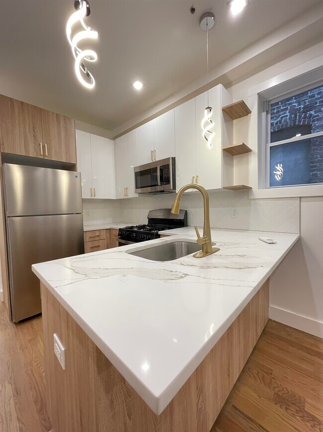 Foto del edificio - 232 Van Horne St