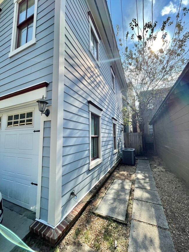 Building Photo - 110 E Duffy St