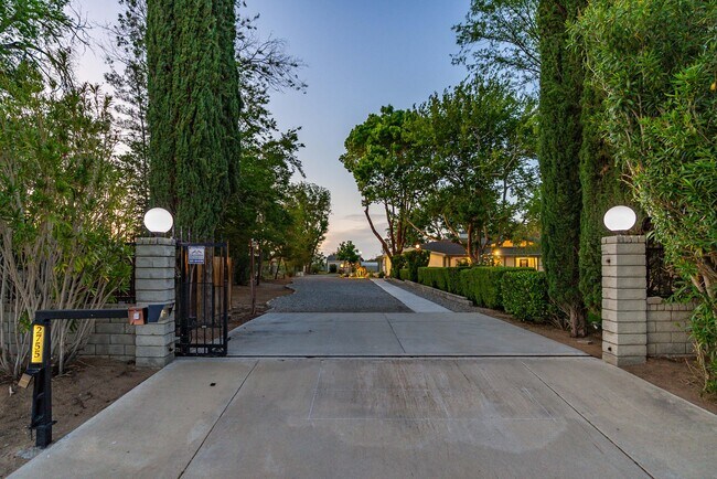 Foto del edificio - 2755 W Ave N