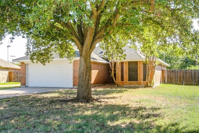 Photo - 215 Meadowbrook Ln House