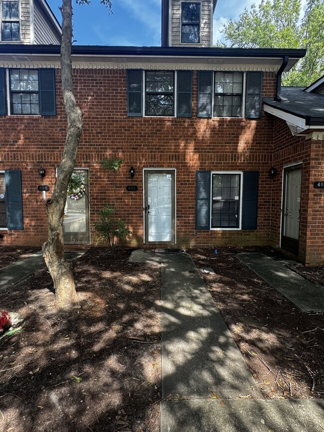 Building Photo - 482 Huntington Road