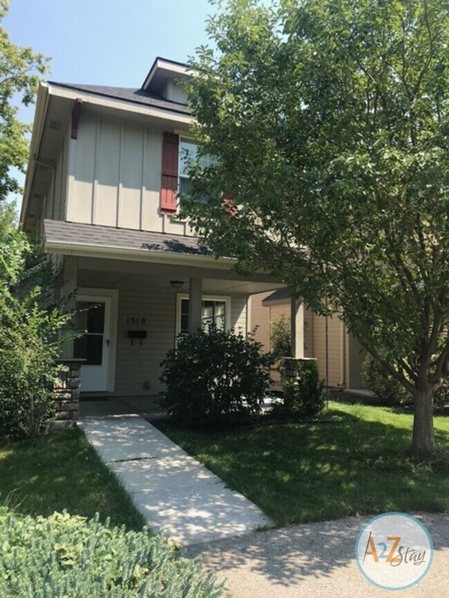 Building Photo - 3 Bed 2 1/2 Bath Gem Near BSU!