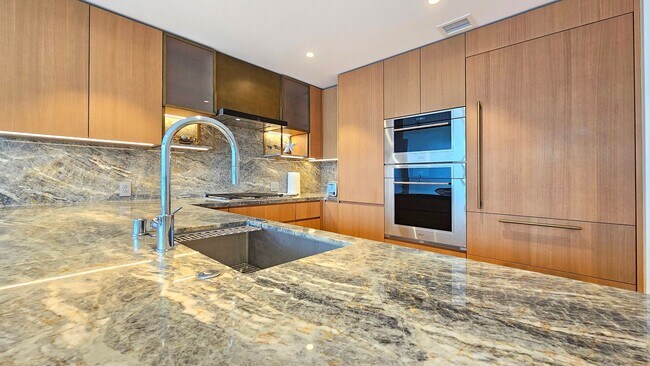 Foto del edificio - Victoria Place Furnished 2bd/2ba/2pkg