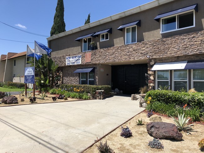 Foto del edificio - 9191 Chapman Ave