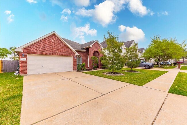 Building Photo - 2201 Signal Hill Dr