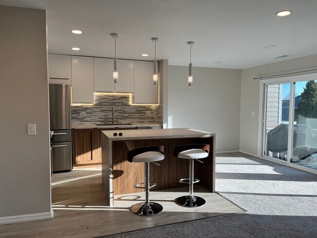 Foto del edificio - 273 Elmwood Ln