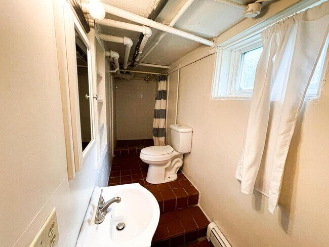 Building Photo - 207 Kelvin Pl