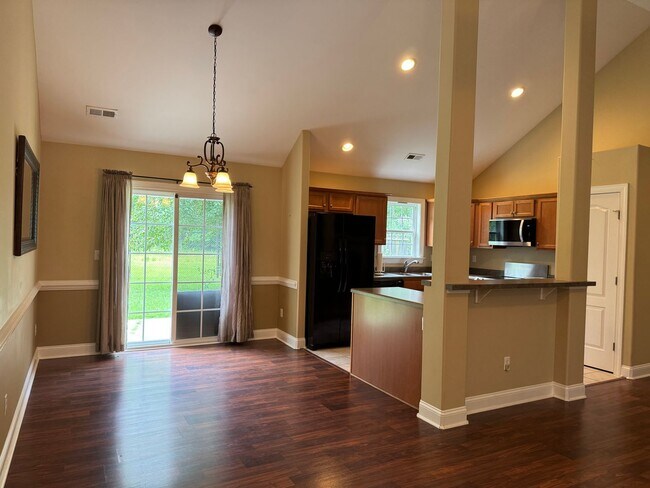 Building Photo - Great Home in New Bern