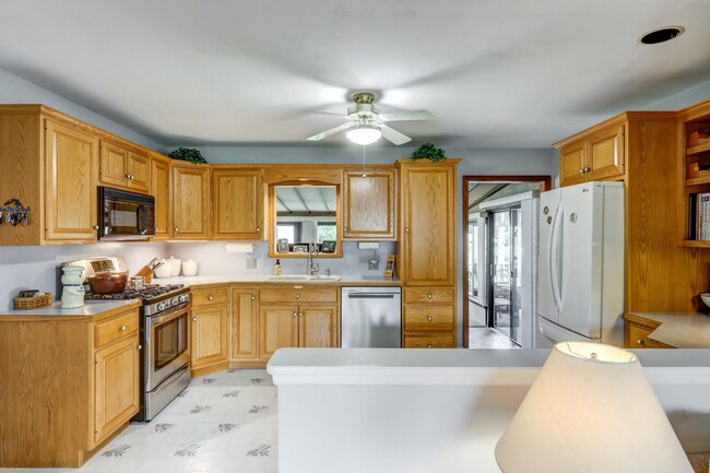 Building Photo - Beautiful 3 Bedroom 2 Bath Single Family H...