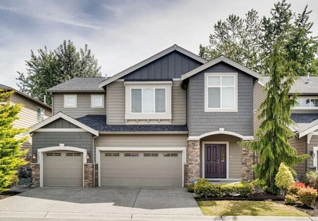Spacious Home in the Upscale and Desirable... - Spacious Home in the Upscale and Desirable...