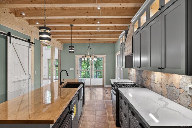 Foto del edificio - 308 Acres Ct