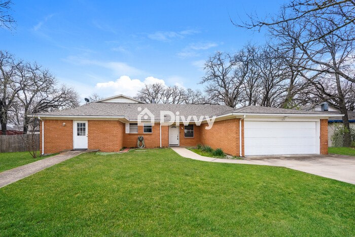 Foto principal - 615 W Hillcrest St