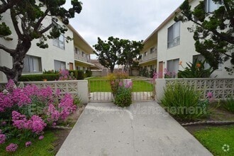 Building Photo - 2050 N Ventura Rd