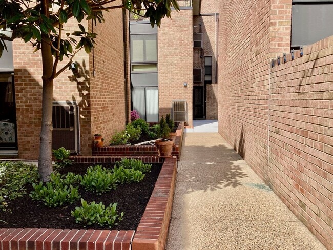 Building Photo - Society Hill 1bd w/ Garage Parking and Pool