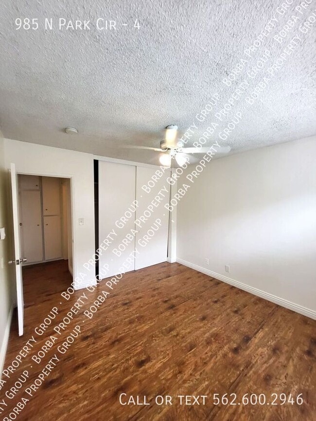 Building Photo - 985 N Pk Cir
