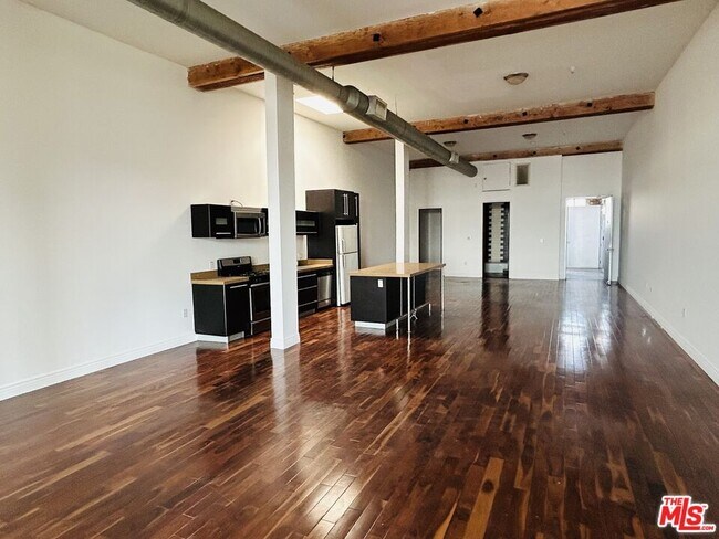 Foto del edificio - 652 Mateo St