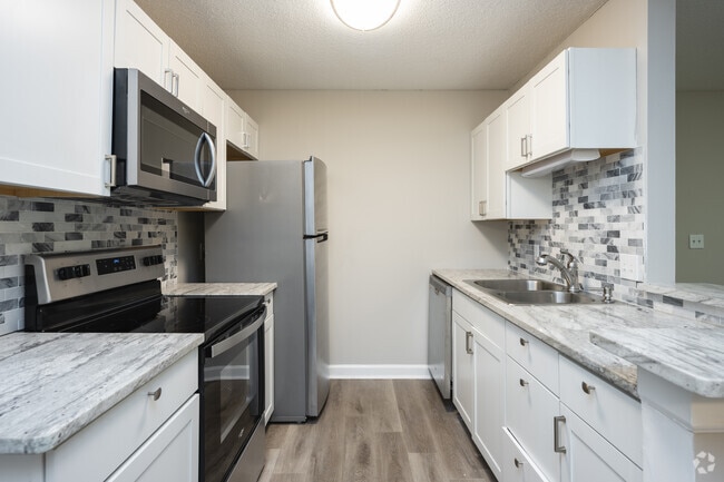 2BR, 1.5BA - 921SF - Sage at Martins Ln