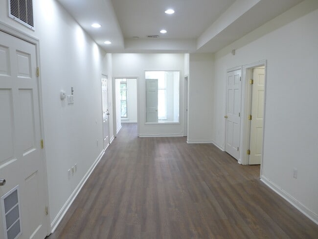 Building Photo - 326 Park Ave