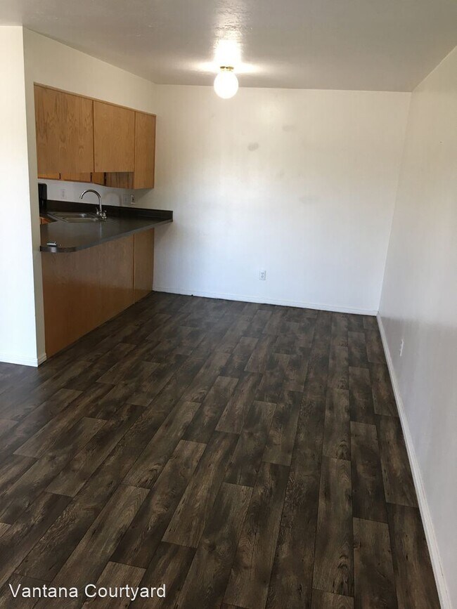 Building Photo - 232 Vantana Ct
