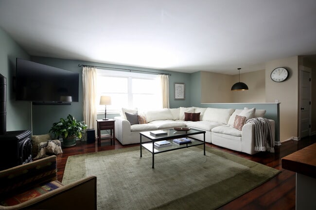 Photo - 1775 Dorset St House