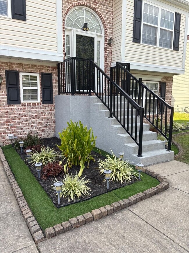 Foto del edificio - Get it before it's gone! 4 br, w/fenced in...