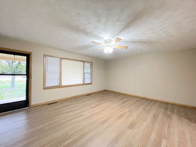 Foto del edificio - 2 bed brick home outside town