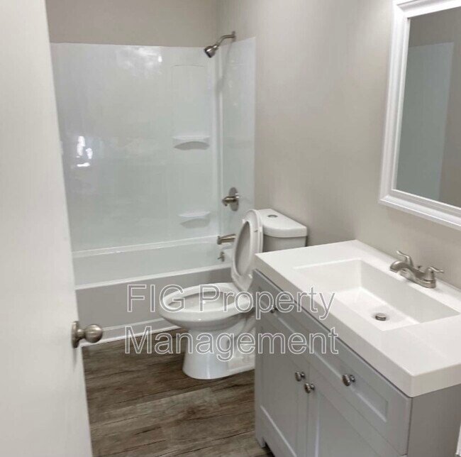 Building Photo - 153 Louella Dr