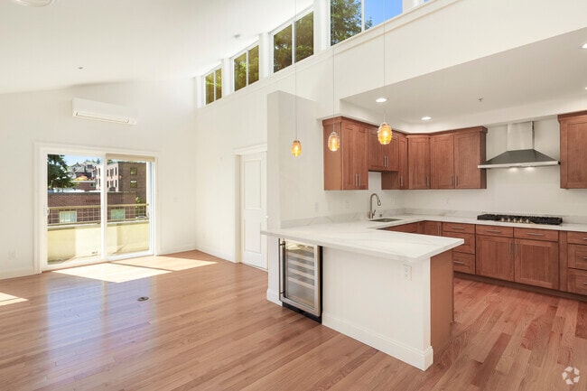 Building Photo - 719 2nd Ave W
