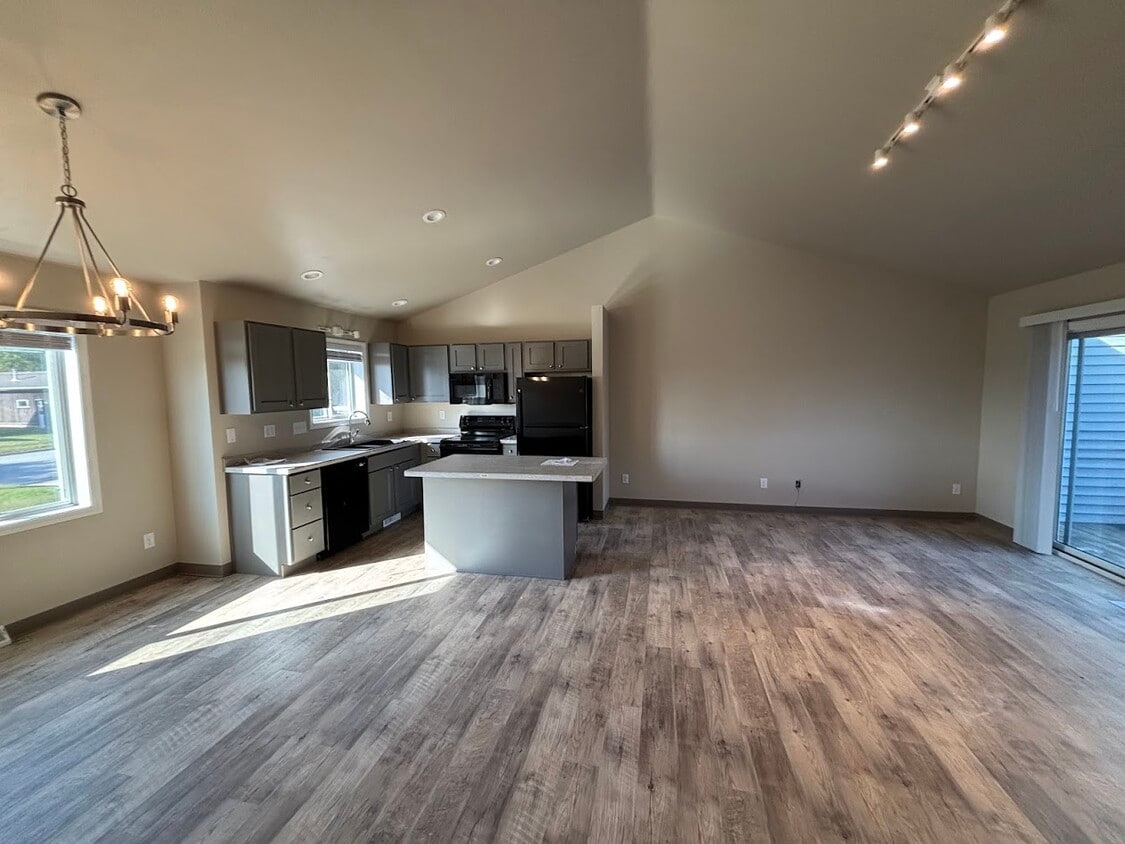 Foto principal - 595 W Green Bay St