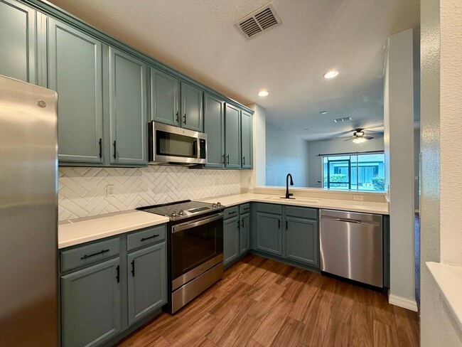 Foto del edificio - 3482 Wilshire Way Rd