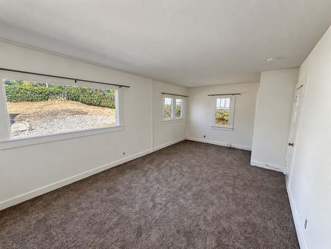 Building Photo - 1339 E Santa Clara St