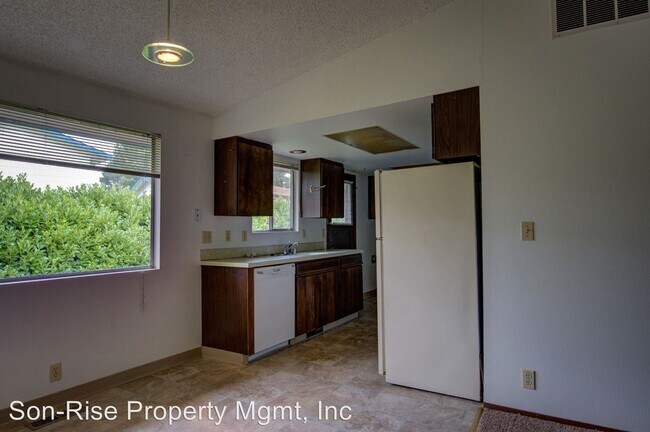 Building Photo - 3340-3350 Cherrywood Ave