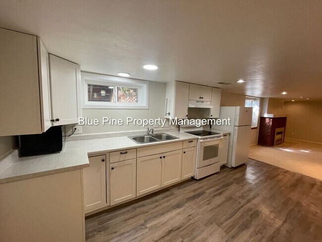 Building Photo - 310 N Shilling Ave