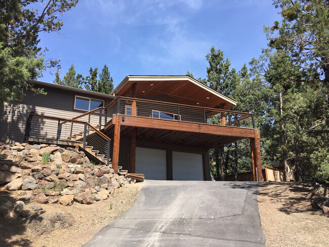 Foto del edificio - Spacious House, Front & Back Porch! Awbrey...