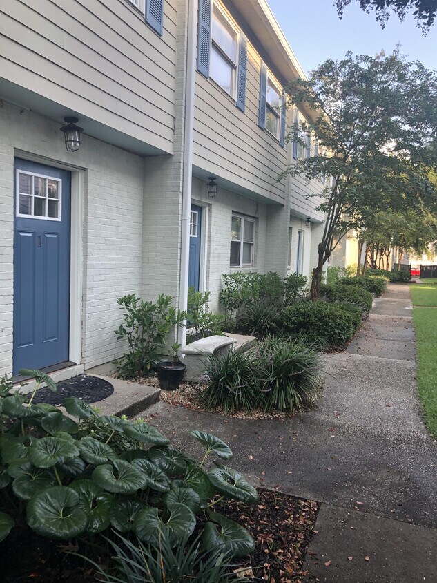 16 Reid St Unit R 3, Charleston, SC 29403 Room for Rent in Charleston