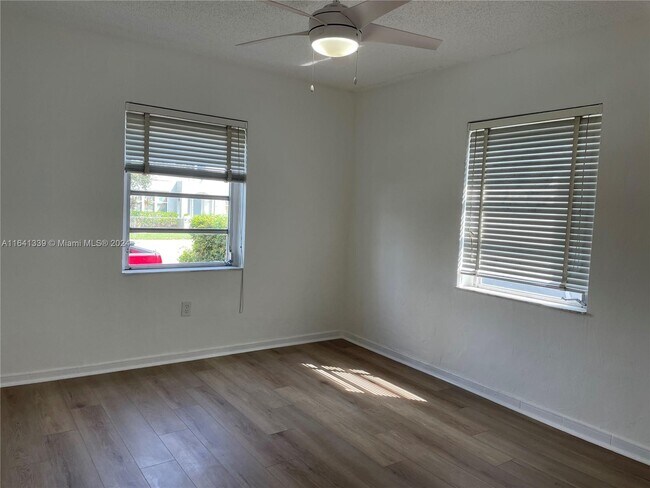 Foto del edificio - 2380 NW Flagler Terrace